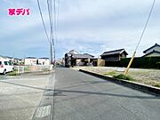 前面道路は見通しが良く、車の移動もスムーズに行えます。 