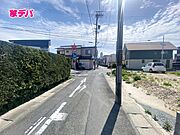 前面道路：南東側約4ｍ幅 