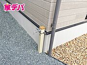 玄関横には立水栓が設置されています！お庭の水撒き、洗車、お掃除、お子様の水遊びなど便利です！ 