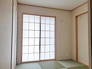 【施工例】リビングと続き間の和室は落ち着きますね！ゆったりとした時間を過ごせます。 