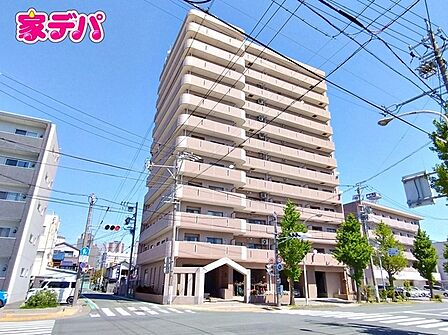 浜松駅から徒歩10分！小・中学校や周辺商業施設が近く、子育て世帯にもうれしい住環境です。