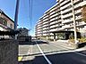 外観：南側前面道路