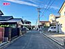 外観：前面道路：東側約5.2ｍ幅