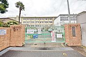 西高宮小学校 徒歩25分。小学校 1950m
