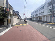 西側の前面道路です！幅員約12.8ｍ！