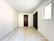 【洋室】2階は4室確保！子ども部屋もしっかり取れます！書斎にすることも出来、自分だけの空間としても使用できます。 