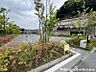 周辺：岩瀬一丁目公園　約450ｍ　常に全体を見渡せる見通しのよい公園で、安心してお子様を遊ばせることができます