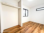【居室】ナチュラルな木目と上品な色合いが魅力的な居住スペースは、住む人の心を自然とおだやかにします。