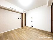 【居室】ナチュラルな木目と上品な色合いが魅力的な居住スペースは、住む人の心を自然とおだやかにします。