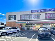 セブン-イレブン横浜日の森店　約350ｍ　24時間営業のコンビニ
