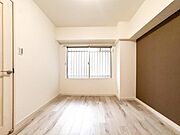 【居室】ナチュラルな木目と上品な色合いが魅力的な居住スペースは、住む人の心を自然とおだやかにします。