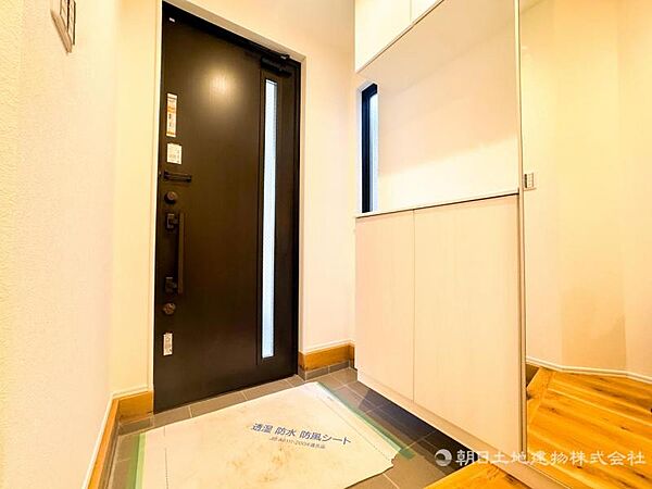 玄関を拡大表示