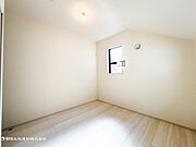 【居室】ナチュラルな木目と上品な色合いが魅力的な居住スペースは、住む人の心を自然とおだやかにします。