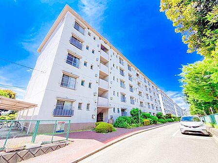 【外観】ここから始まる「日常」はご家族にとってかけがえのない時間となります。少しでも豊かに、快適に。そんな想いから本邸宅は生まれました。