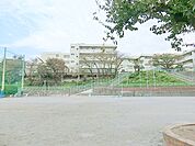 横浜市立屏風浦小学校　約1200ｍ