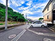 【前面道路】現地までのアプローチをしっかりとご説明させて頂きます。お車と徒歩のアプローチをご一緒しますので、なんなりとご質問下さい。