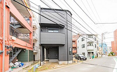 外観:【外観】ここから始まる「日常」はご家族にとってかけがえのない時間となります。少しでも豊かに、快適に。そんな想いから本邸宅は生まれました。 外観:【外観】ここから始まる「日常」はご家族にとってかけがえのない時間となります。少しでも豊かに、快適に。そんな想いから本邸宅は生まれました。