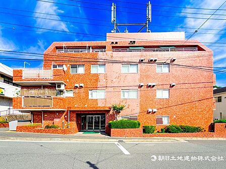 【外観】ここから始まる「日常」はご家族にとってかけがえのない時間となります。少しでも豊かに、快適に。そんな想いから本邸宅は生まれました。