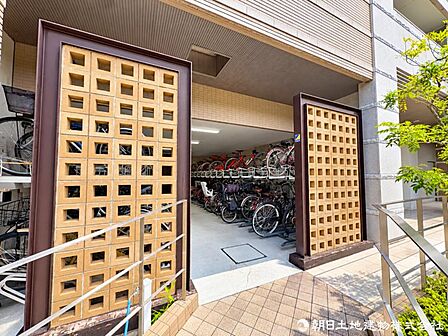 【自転車置き場】通勤や通学、お買い物に便利な自転車を置けるスペースです。