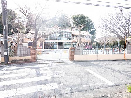 戸塚すみれ幼稚園　約700ｍ　週1回給食もある幼稚園です