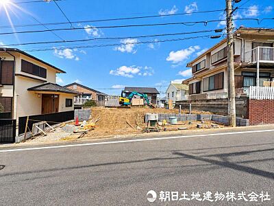 外観：【外観】閑静な住宅地に馴染む落ち着いた色合いの贅沢な空間！！毎日のお散歩も快適な緑に恵まれたエリア！