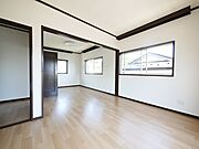 広々とした12帖洋室