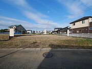 小学校がすぐそばの子育て環境良好な場所です