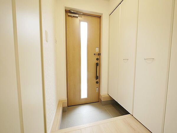 玄関を拡大表示