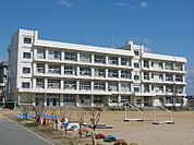 谷八木小学校　約970ｍ