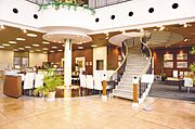 ゆったりとした店内でお飲み物を飲みながら、ゆっくりお打ち合わせをして頂けます。おむつ替えコーナーや授乳室がございますので、お子様連れの方もお気軽にお越し下さい。