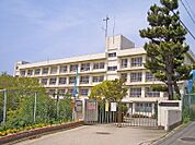 高丘西小学校　約760ｍ