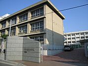 衣川中学校　約1350ｍ