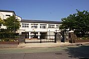 伊川谷小学校　約540ｍ