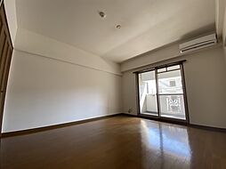 ロイヤルガーデン 4階1Kのリビング/ダイニング