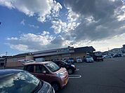 スーパー「万惣焼山店まで68ｍ」