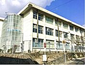 中学校「廿日市市立七尾中学校まで999ｍ」