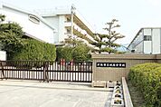 中学校「広島市立城南中学校まで1218ｍ」