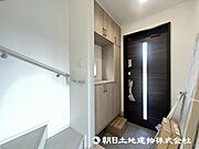 ＜玄関＞靴を整理整頓できるシューズボックス付きです。