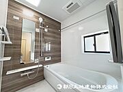 ＜浴室＞1坪タイプの広いユニットバスでお過ごしいただけます。