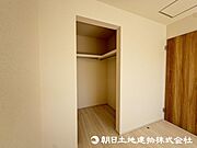 ＜収納＞ご夫婦で使えるウォークインクローゼットも魅力です。