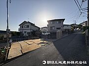 ＜現地＞交通量の少ない道路に面して小さいお子様も安心いただけます。