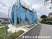 ＜現地＞住宅地内で交通量の少ない道路に面して安心いただけます。