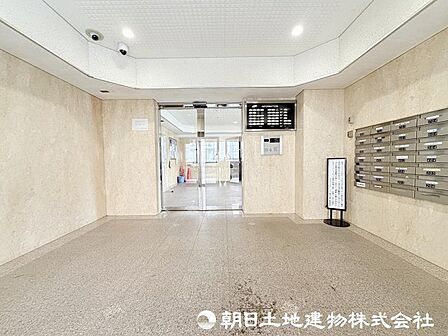 <エントランス>女性のお客様も安心のオートロックを完備しています。