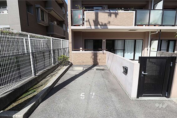 物件の駐車スペ...