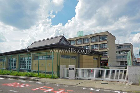 西中学校[公立]の外観