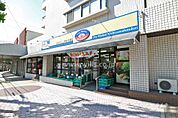 西山ストアの外観