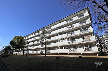 藤の木団地3号棟の外観(南東側から)