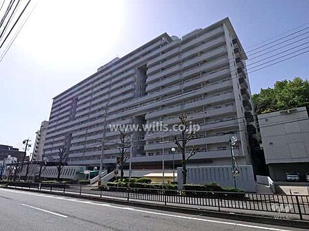 虹ヶ丘マンションの外観(北西側から)