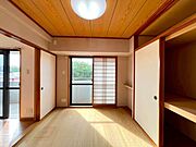 座ったり寝転んだりリラックスできるくつろぎのスペース。
