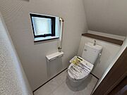 三大水回りの一つ…トイレは生活に欠かせない空間。シンプルで清潔感のある空間をご体感していただけます♪